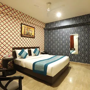 Hotel Ark Wood At Airport